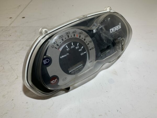 compteur de vitesse derbi atlantis red bullet – Image 4