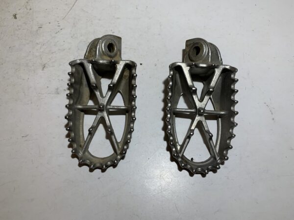 repose pieds ycf pit bike / dirt bike