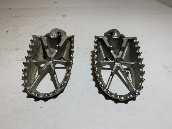 repose pieds ycf pit bike / dirt bike – Image 2