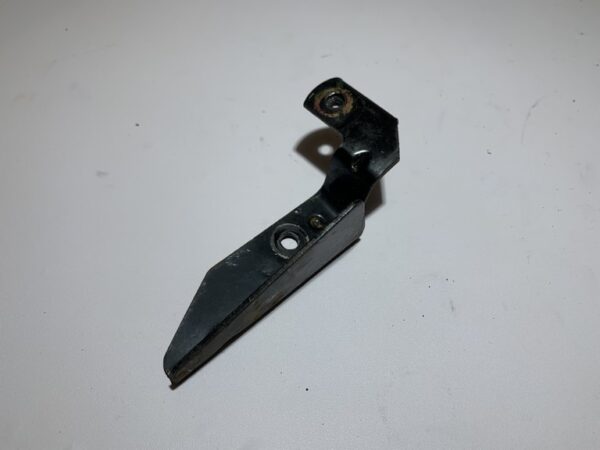 support carénage sous selle gauche Peugeot kisbee
