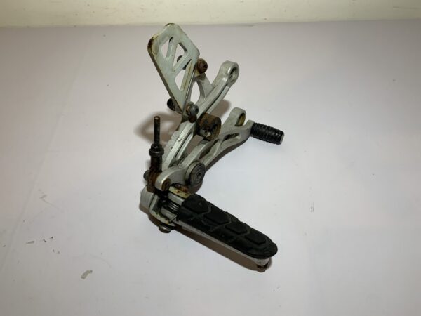 platine repose pied droit Peugeot xr7 – Image 2
