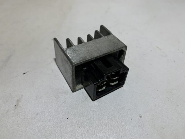régulateur de tension Peugeot ludix – Image 2