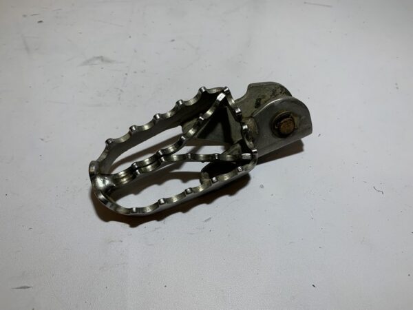 repose pied droit masai ultimate sm 50cc 2t