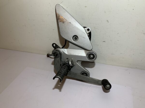 platine repose pied droit yamaha fz6 – Image 3