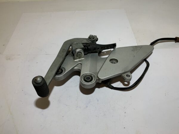 platine repose pied droit yamaha fz6 – Image 5