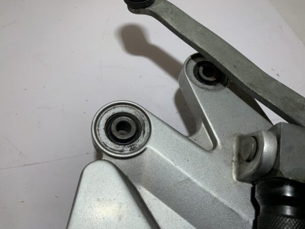platine repose pied droit yamaha fz6 – Image 7