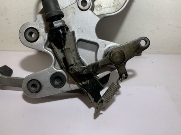 platine repose pied droit yamaha fz6 – Image 11