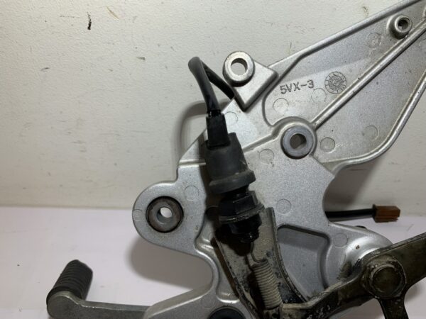 platine repose pied droit yamaha fz6 – Image 12