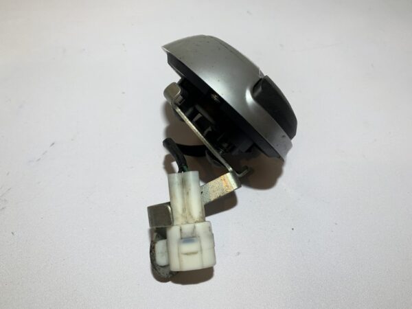 bouton d'ouverture de selle yamaha tmax 530 (2012 - 2016) – Image 2