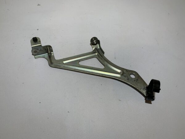 patte support avant gauche yamaha tmax 530 (2012 - 2016) – Image 2