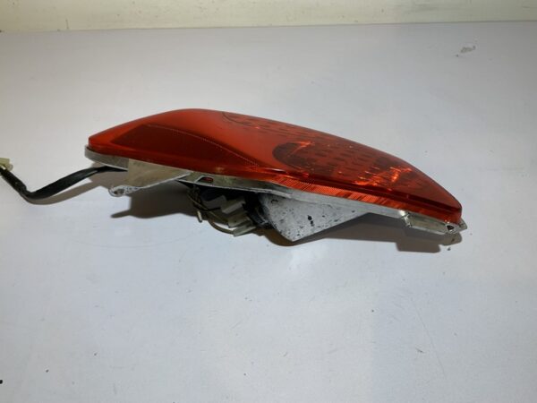 feu arrière droit yamaha xmax 125 (2006 - 2009) – Image 4