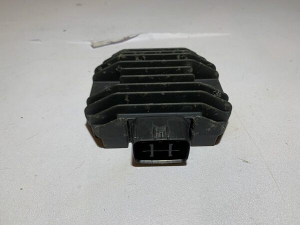 régulateur de tension yamaha xmax 125 (2006 - 2009) – Image 2