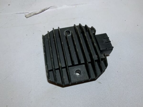 régulateur de tension yamaha xmax 125 (2006 - 2009) – Image 3
