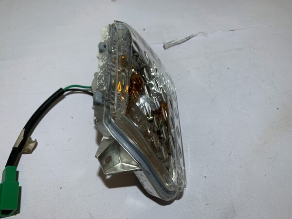 clignotant avant droit yamaha xmax 125 (2006 - 2009) – Image 3