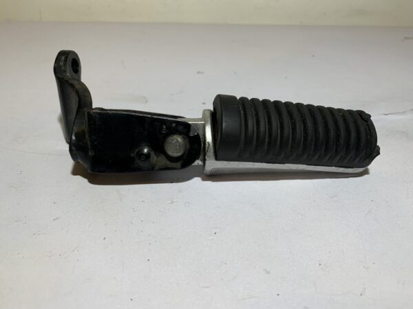 repose pied passager gauche yamaha xmax 125 (2006 - 2009) – Image 2