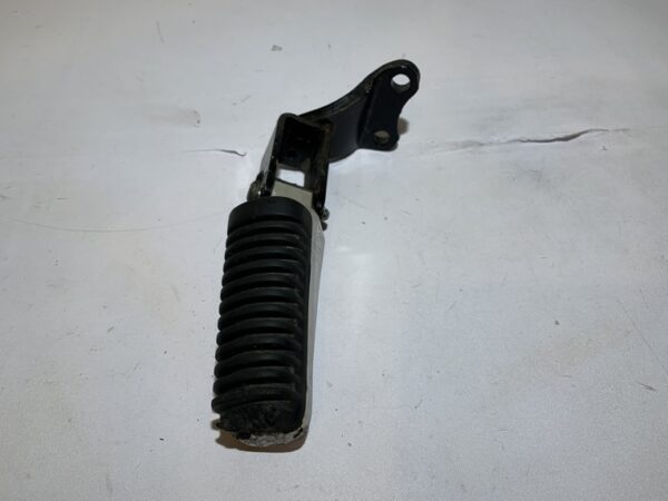 repose pied passager gauche yamaha xmax 125 (2006 - 2009) – Image 3