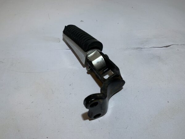 repose pied passager gauche yamaha xmax 125 (2006 - 2009) – Image 6