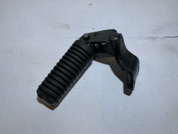 repose pied passager gauche yamaha xmax 125 (2006 - 2009) – Image 8