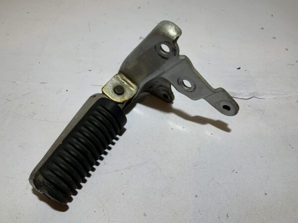 repose pied passager gauche yamaha tmax 500 (2001 - 2007) – Image 2