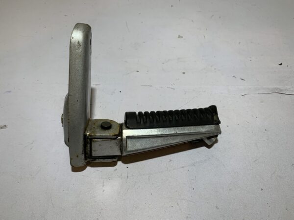 repose pied passager gauche yamaha tmax 500 (2001 - 2007) – Image 3
