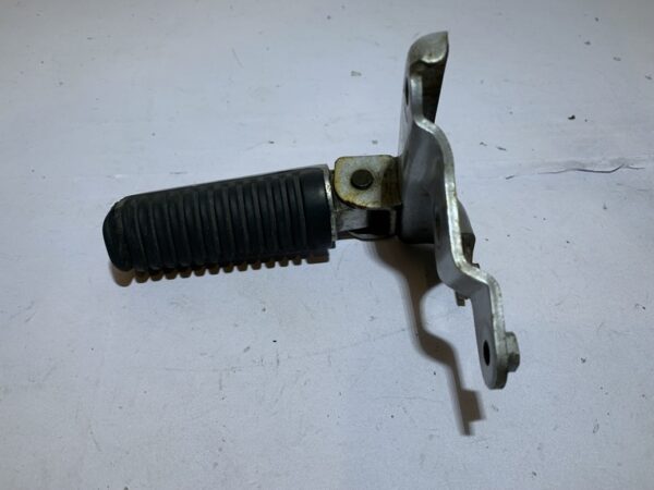 repose pied passager gauche yamaha tmax 500 (2001 - 2007) – Image 5