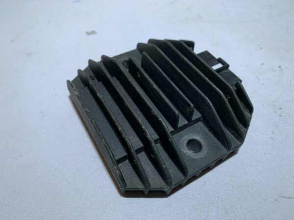 régulateur de tension yamaha tmax 500 (2001 - 2007) – Image 3