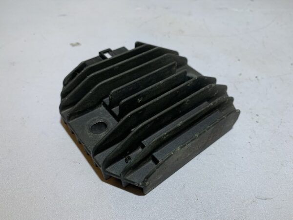 régulateur de tension yamaha tmax 500 (2001 - 2007) – Image 4