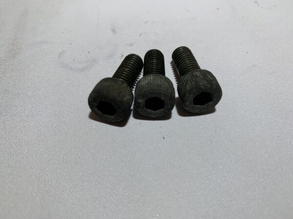 vis de fixation support arbre de transmission yamaha tmax 500 – Image 3