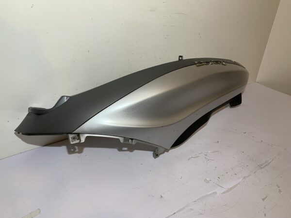 carénage arrière gauche piaggio beverly 350 sport touring – Image 2