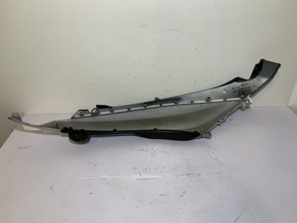 carénage arrière gauche piaggio beverly 350 sport touring – Image 6