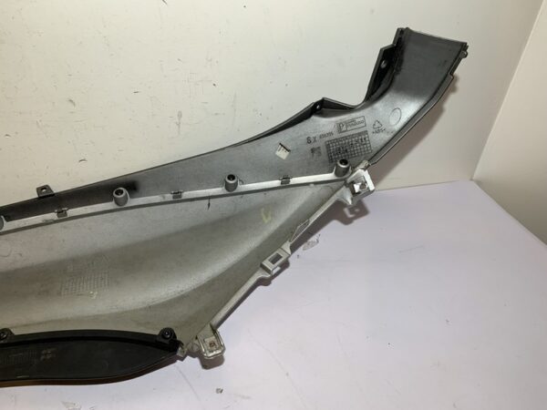 carénage arrière gauche piaggio beverly 350 sport touring – Image 7