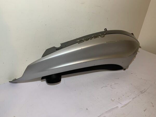 carénage arrière droit piaggio beverly 350 sport touring – Image 2