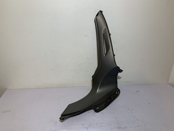 carénage latéral avant droit piaggio beverly 350 sport touring
