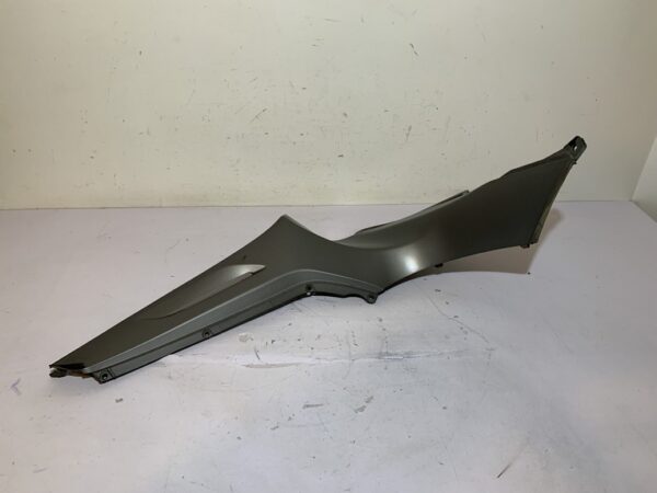carénage latéral avant droit piaggio beverly 350 sport touring – Image 5
