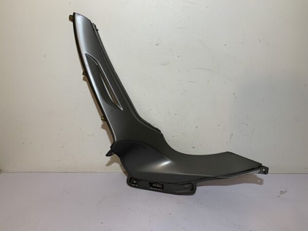 carénage latéral avant gauche piaggio beverly 350 sport touring
