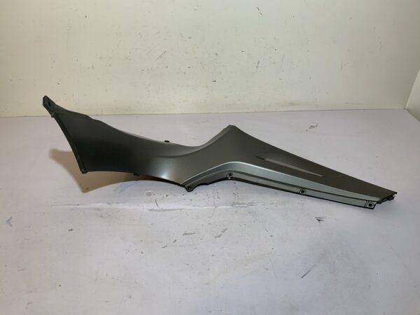 carénage latéral avant gauche piaggio beverly 350 sport touring – Image 2
