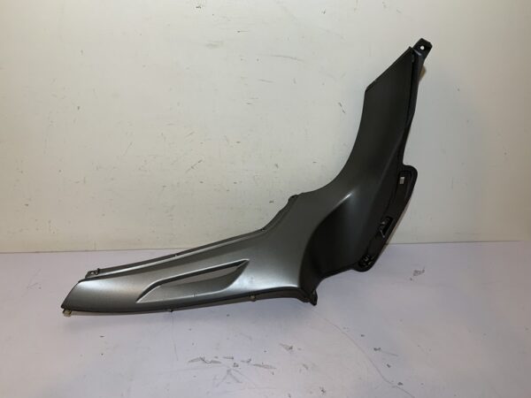 carénage latéral avant gauche piaggio beverly 350 sport touring – Image 5