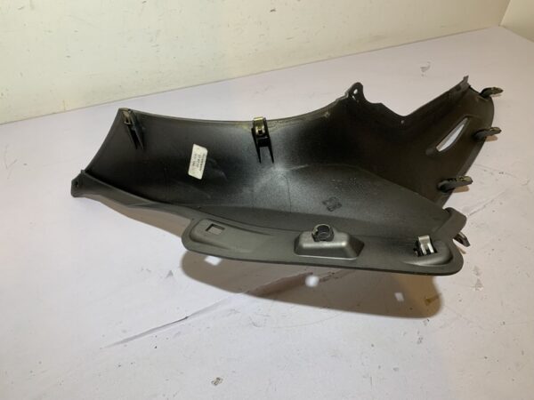 carénage latéral avant gauche piaggio beverly 350 sport touring – Image 9