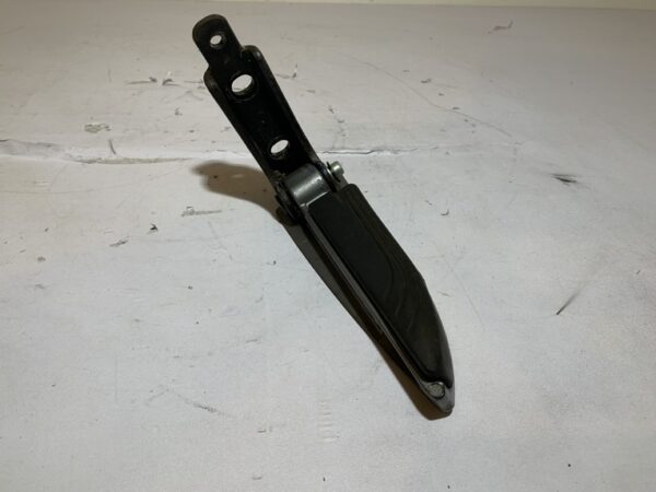 repose pied passager droit piaggio beverly 350 sport touring – Image 3