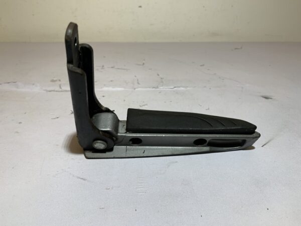 repose pied passager droit piaggio beverly 350 sport touring – Image 4