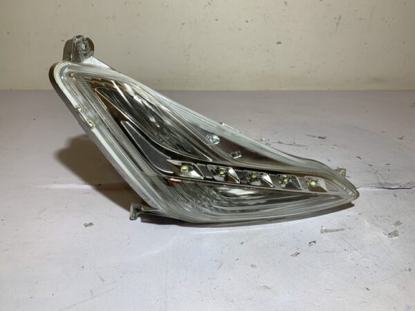 clignotant avant droit piaggio beverly 350 sport touring