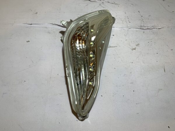 clignotant avant droit piaggio beverly 350 sport touring – Image 4