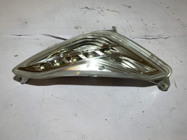 clignotant avant droit piaggio beverly 350 sport touring – Image 5