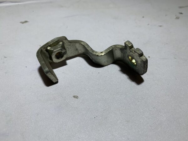 patte de fixation injecteur piaggio beverly 350 sport touring – Image 3