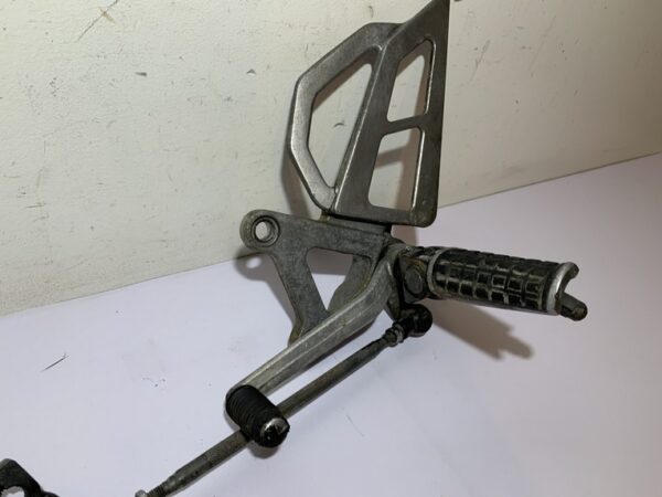 platine repose pied avant gauche kawasaki zx6r ninja (1995 - 1997) – Image 2