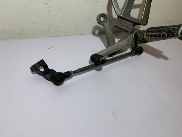 platine repose pied avant gauche kawasaki zx6r ninja (1995 - 1997) – Image 3