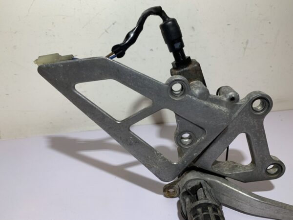 platine repose pied avant droite kawasaki zx6r ninja (1995 - 1997) – Image 2