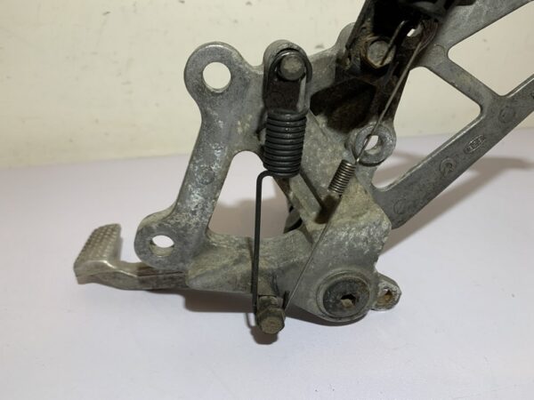 platine repose pied avant droite kawasaki zx6r ninja (1995 - 1997) – Image 7