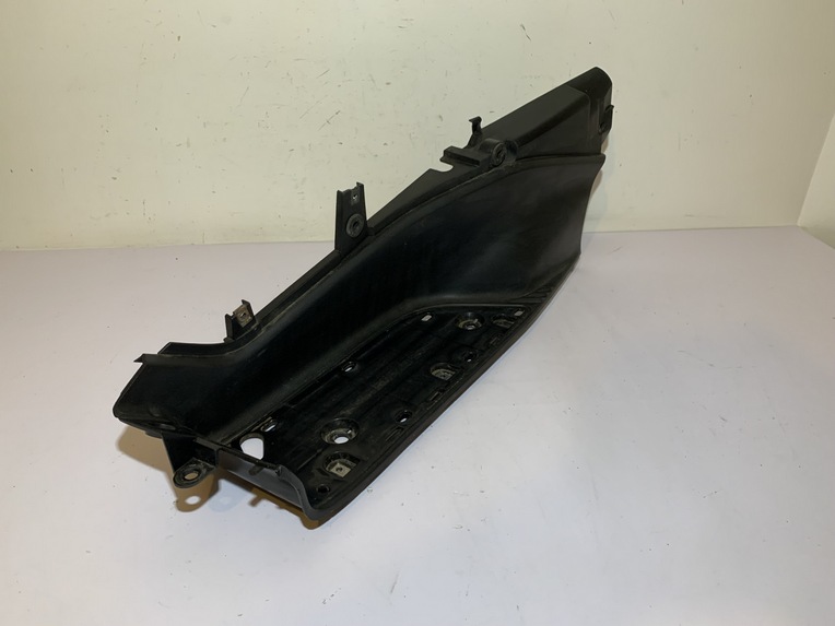 marche pied gauche yamaha tmax 500 (2001 - 2007) – Image 4