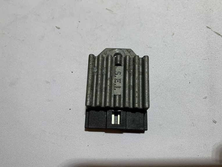 régulateur de charge piaggio typhoon 50 (2018 - 2021)